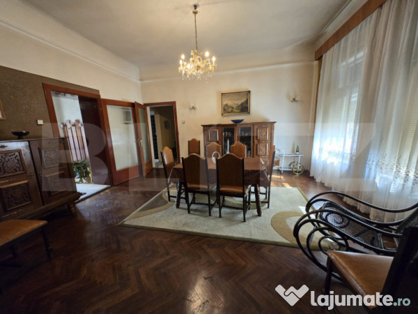 Casa individuala cu 4 camere, 581 mp teren, zona centrala, s