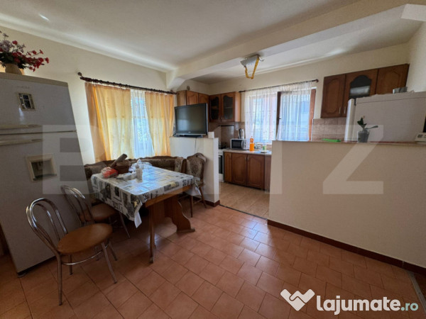 Casa 5 camere, 300 mp, parcari, zona florilor