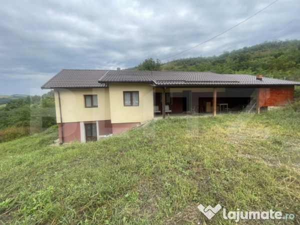 Casă frumoasă și cochetă de vânzare în milaș - 2900 m