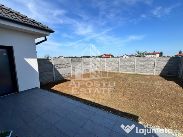 1/2 duplex pe parter, cu 3 camere si 2 bai, sag