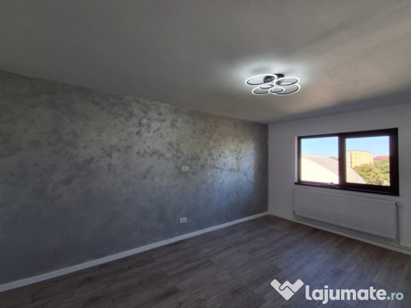 Vând apartament 2 camere modernizat