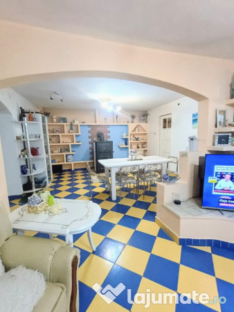 Vila modernă cu panouri fotovoltaice și termosemineu,in turda