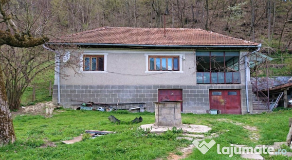 Se vinde proprietate