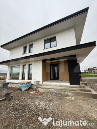 Casa superba, 5 camere, 126 mp, 6 ari teren, zona patrauti