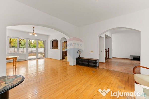 De vanzare vilă cu 14 camere pipera/voluntari/rond omv