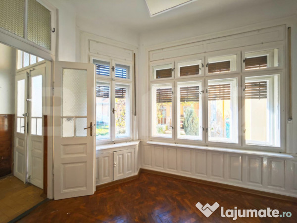 Apartament imens, 4 camere-stil evreiesc autentic