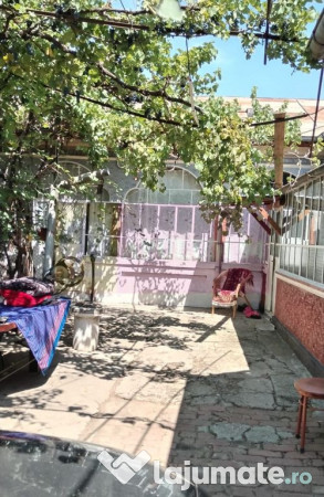 Branesti / if - casa batraneasca din caramida cu teren de...