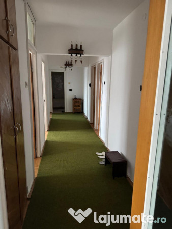 Apartament de 3 camere zona ASTRA,str Berzei,