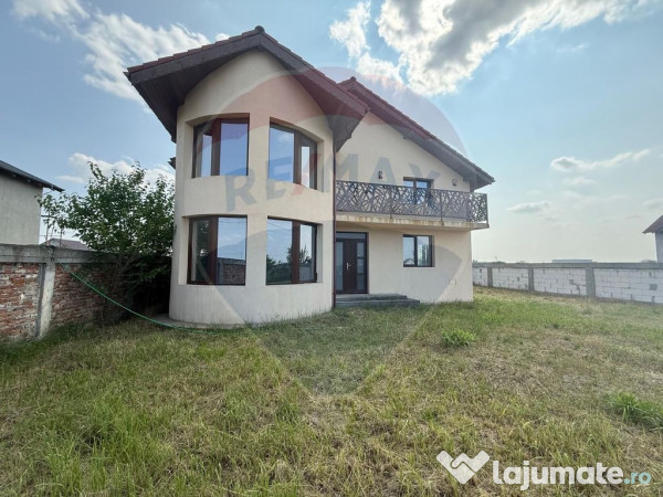 Casă / vilă cu 4 camere de vânzare în zona ghercesti