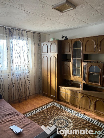 Apartament două camere decomandat strada Mihai Eminescu