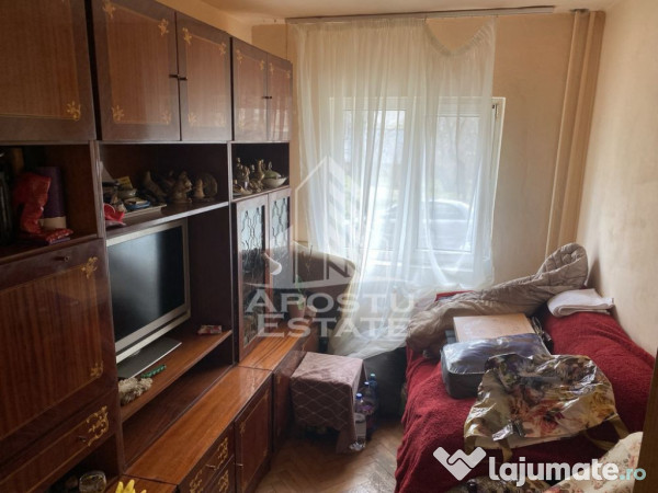 Apartament 3 camere, decomandat cu garaj, zona calea Lipovei