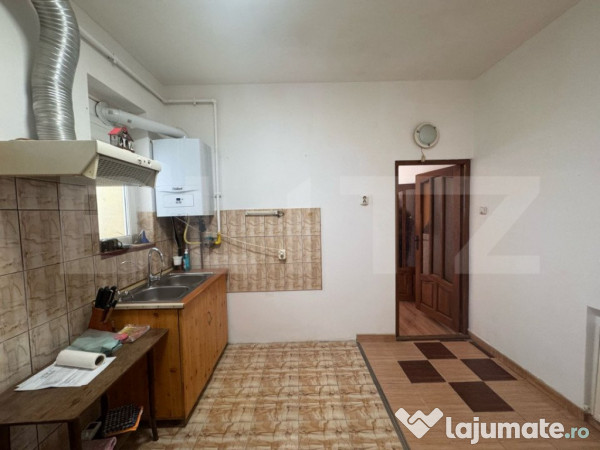 Apartament cu 3 camere, 86,55 mp, zona semicentrala