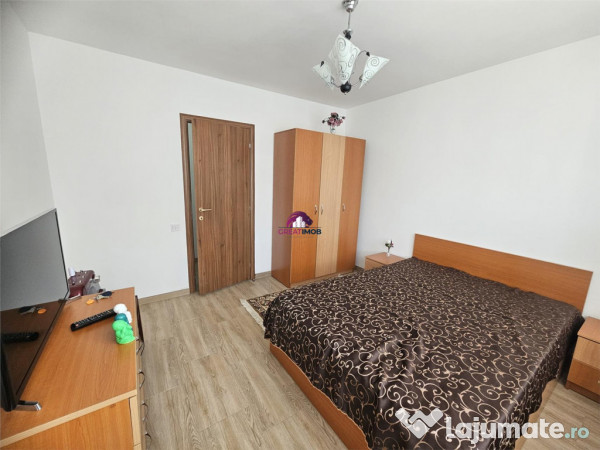 1 camera dintr-un apartament cu 3 camere.