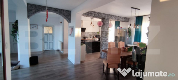 Casa cu 7 camere, 405 mp, in zona decebal