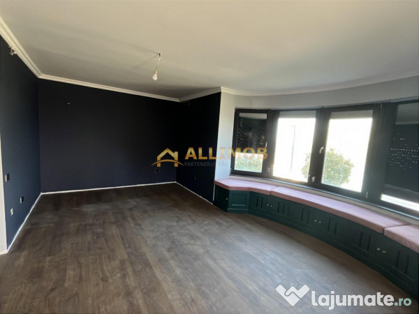 Eleganta la malul lacului- vila premium cu ponton privat.