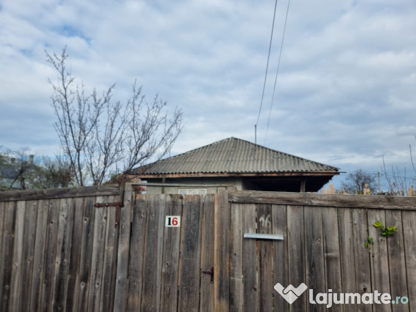 Casa si teren de vanzare