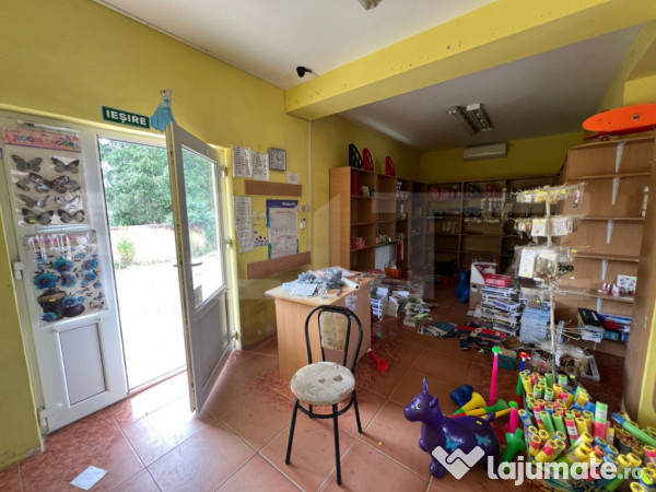 Casa de vanzare, cu 2 camere, zona cu vad comercial.