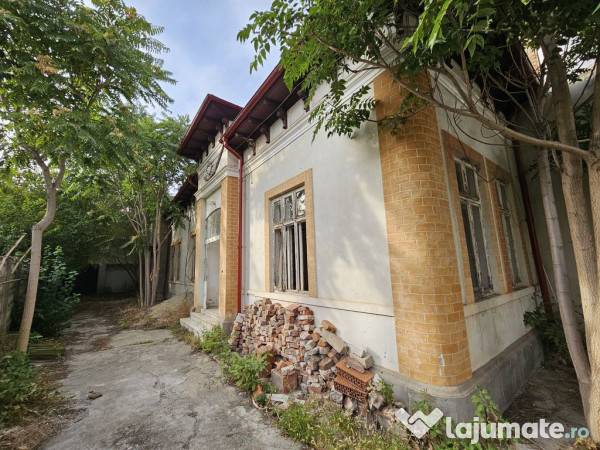 Casa 8 camere 370mp utili -curte proprie 260mp eminescu -...