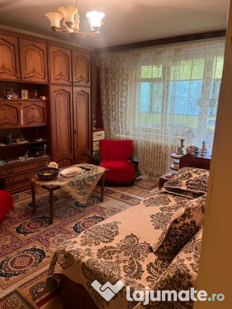 Apartament 3 camere, decomandat, parter, zonă liniștit?...