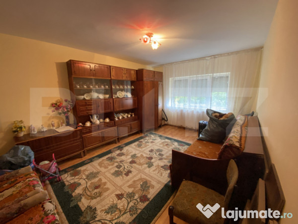 Apartament 3 camere, 65 mp etaj 2/4 decomandat, zona dumbrav