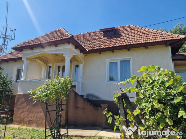 Casa in mediu rural cu teren