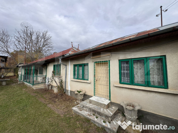 Casă solidă din cărămidă cu teren generos –gura ocnit