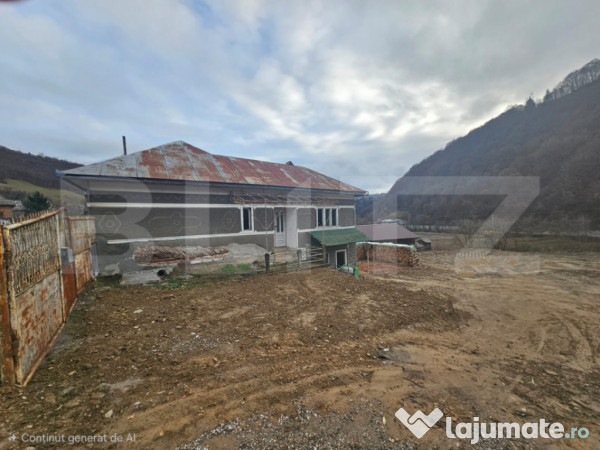Casă veche cu 4 camere, demisol, teren 300 mp, zona câmpen