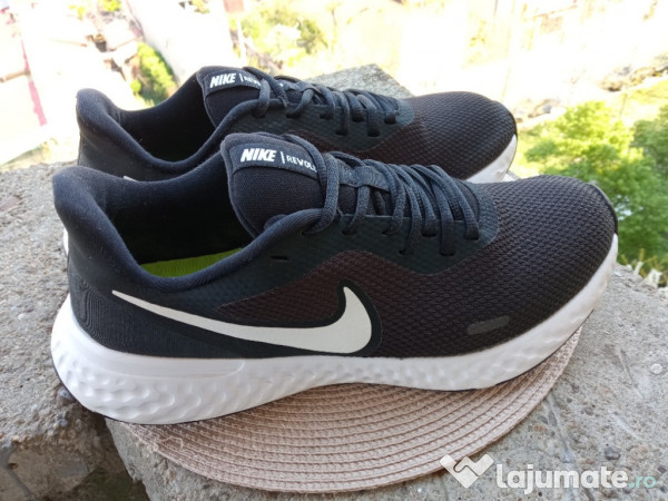 adidasi nike uk
