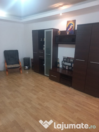 Vând apartament 3 camere - Bloc reabilitat termic, mobilat și utilat