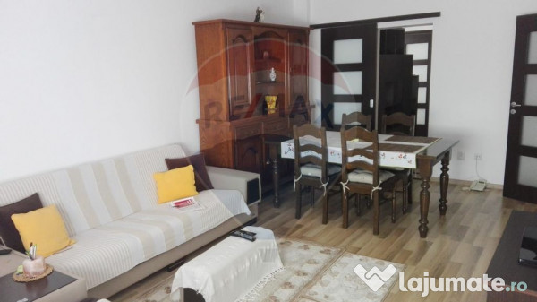 Apartament cu 4 camere de vânzare în zona Nicolina