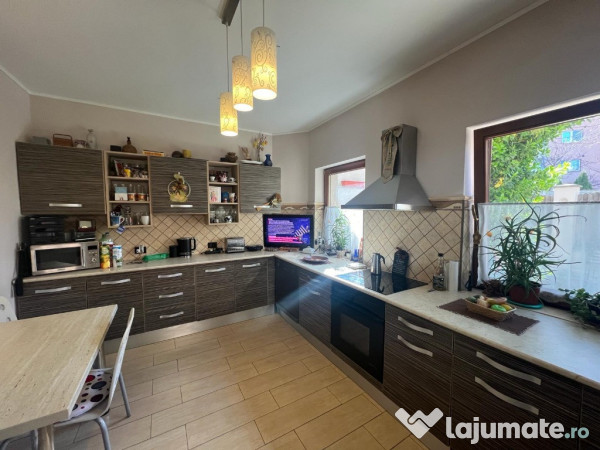 Inchiriez casa 3 camere zona ultracentrala - id : rh-42400-property