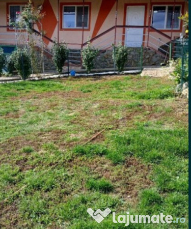 Casa de vanzare, cu 4 camere, 100 mp, 5300 mp teren, 40 km