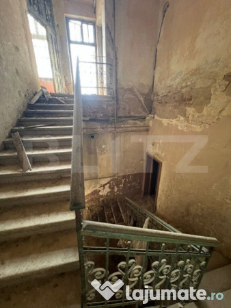 Clădire impunătoare ultracentral,1067 mp utili, teren 611m
