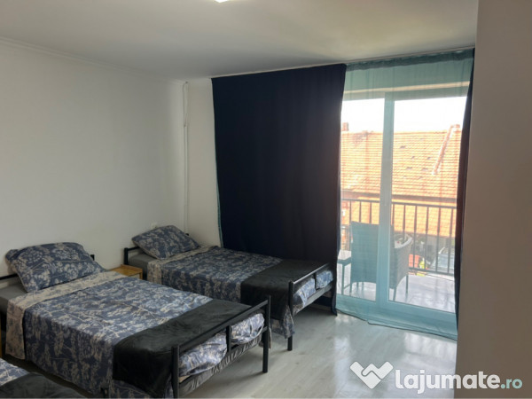 Închiriez camere în regim hotelier