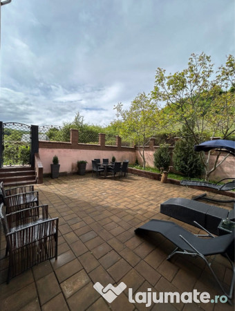 Casa tip triplex de vanzare