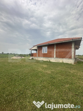 Casa la roșu 3 camere, 142mp, 585 mp teren, zona cionchesti