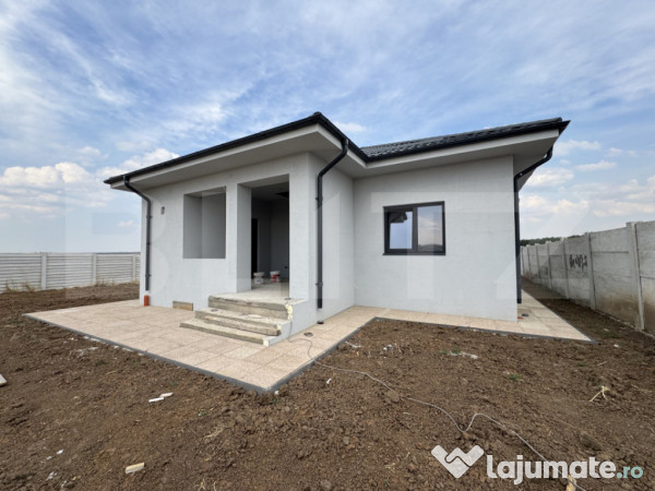 Casa parter, 108 mp utili, la cheie, 600 mp teren, pielesti