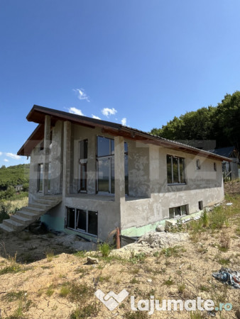 Casă cu panoramă deosebită pe dealul jelni – 10 ari de