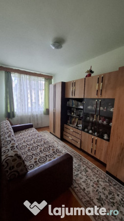 De vanzare apartament 3 camere