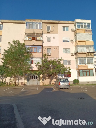Vând garsoniera cu 2 camere la club politisti buzău