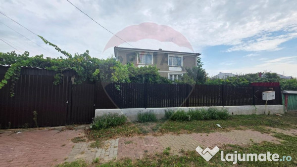 Casă / vilă cu 4 camere de vânzare în zona central