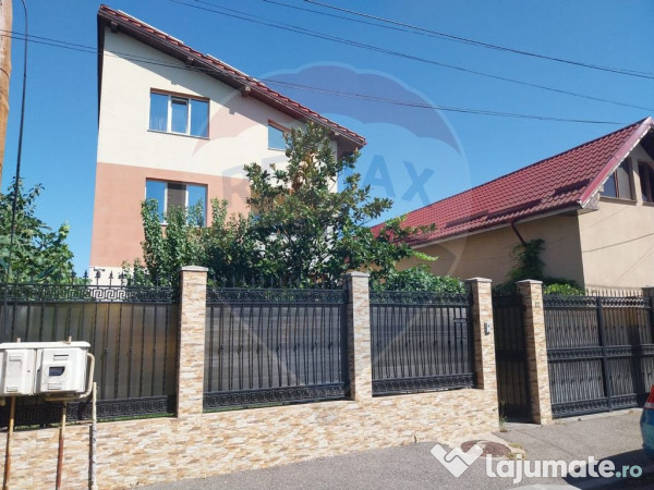 Casă / vilă cu 9 camere de vânzare în zona 1 mai