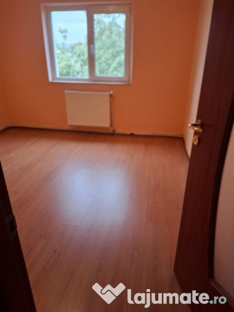 Bacau Piata Nord  3 camere 78000 euro