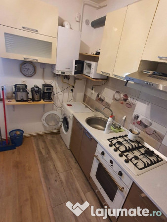 inchiriez apartament 3 camere zona centrala independentei