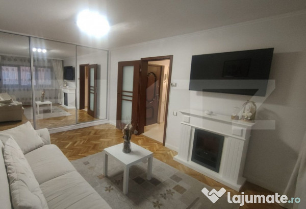 Apartament de vanzare, cu 3 camere, 102 mp, zona Centrala