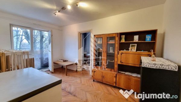 Apartament cu 3 camere, etaj intermediar, zona Dacia