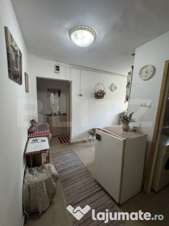 APARTAMENT CU 3 CAMERE, DAMBU, ETAJ INTERMEDIAR.