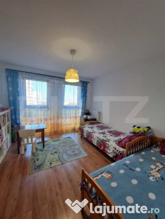 Apartament de vanzare, cu 3 camere, 98 mp, zona Tractoru