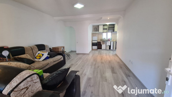 Oferim spre vanzare casa in curtea de arges