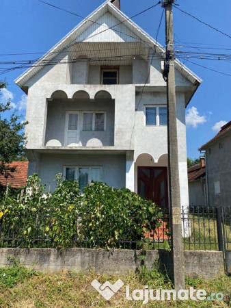 Casa in inima localitatii certeze